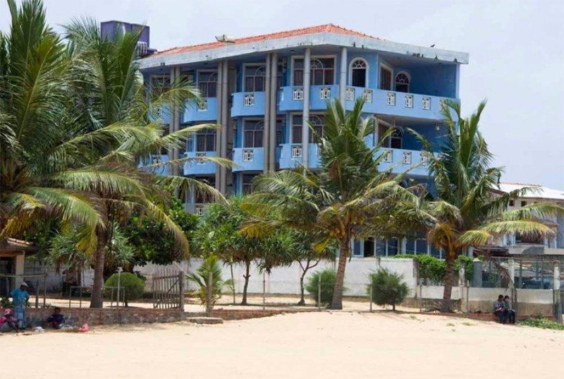 The Reef Beach Hotel Negombo Extérieur photo