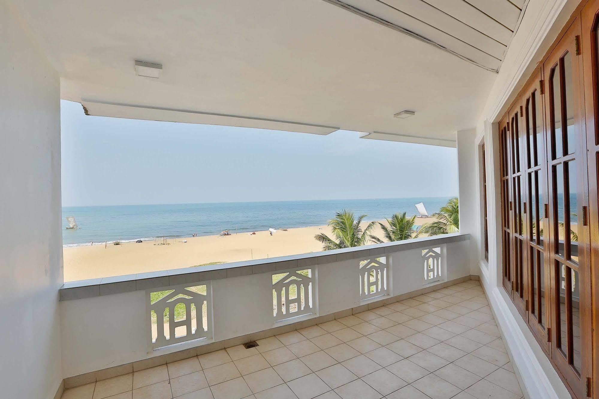 The Reef Beach Hotel Negombo Extérieur photo