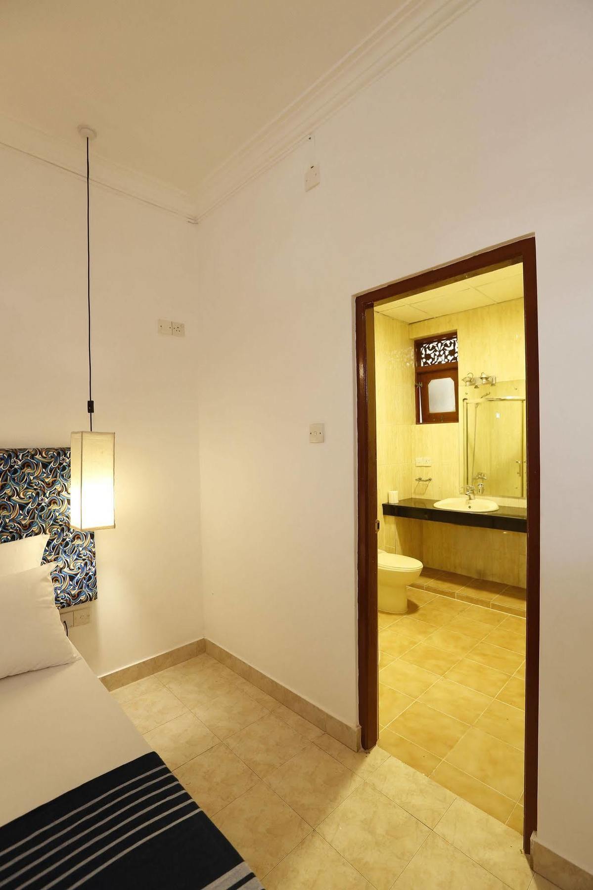The Reef Beach Hotel Negombo Extérieur photo