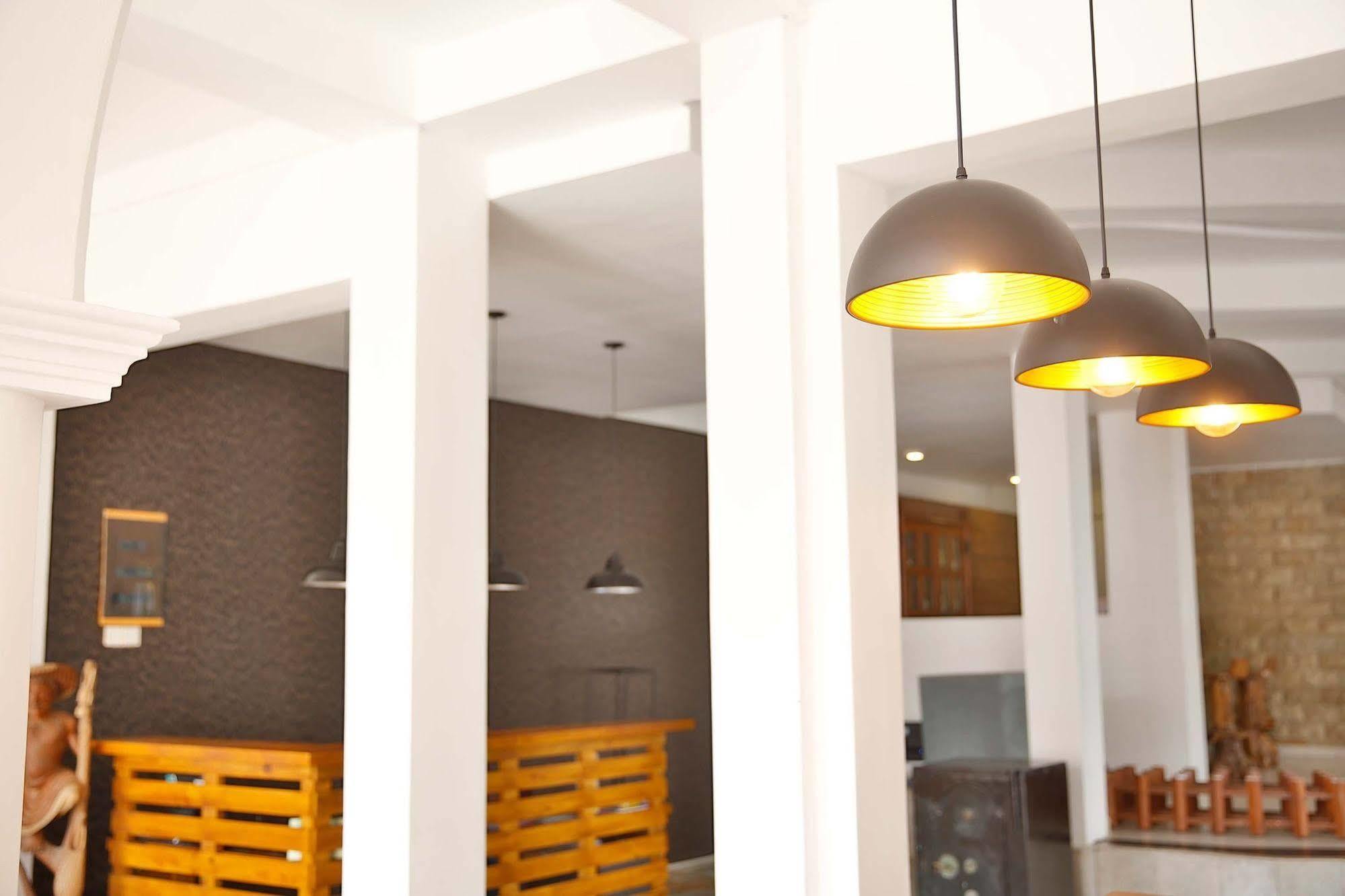 The Reef Beach Hotel Negombo Extérieur photo